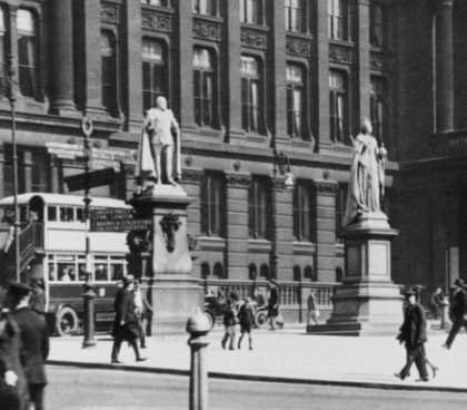 Edward VII in Victoria Square